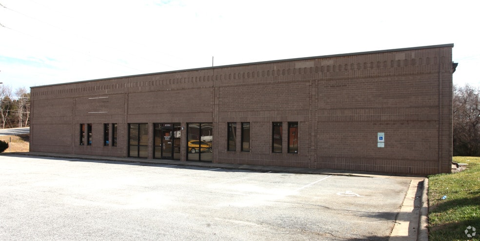 2501 Mendenhall Rd, High Point, NC for lease - Primary Photo - Image 1 of 7