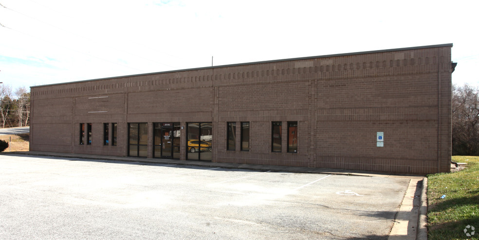 2501 Mendenhall Rd, High Point, NC for lease - Primary Photo - Image 2 of 7