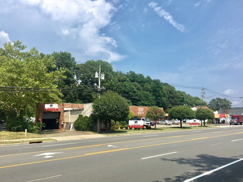 Flex in Smithtown, NY for sale - Building Photo - Image 1 of 1