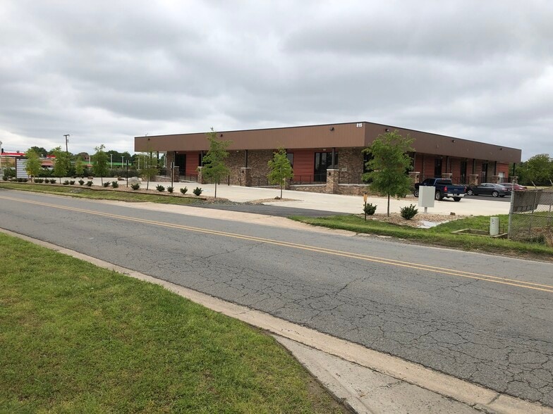 815 Exchange Ave, Conway, AR for lease - Building Photo - Image 2 of 6