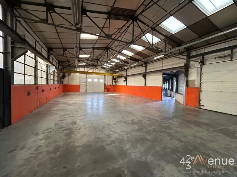 Flex in Saint-Étienne for lease - Interior Photo - Image 2 of 8