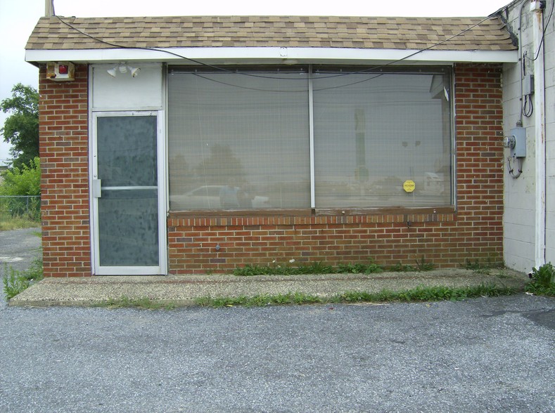 9380-9384 Crescent Blvd, Pennsauken, NJ for lease - Building Photo - Image 2 of 3