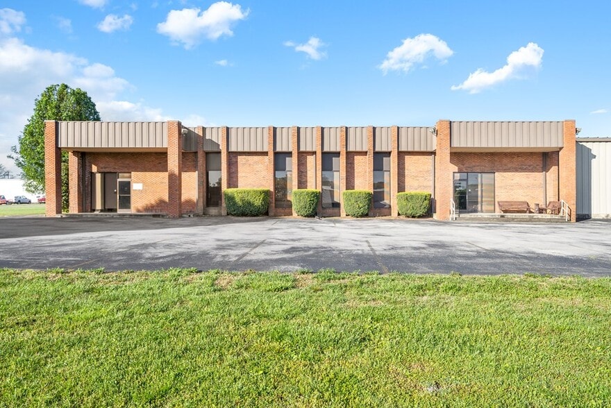 208 Bradshaw Pike, Hopkinsville, KY for lease - Building Photo - Image 1 of 15