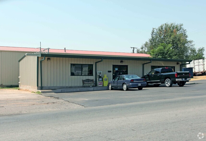 1202 S 4th St, Chickasha, OK for sale - Primary Photo - Image 1 of 1
