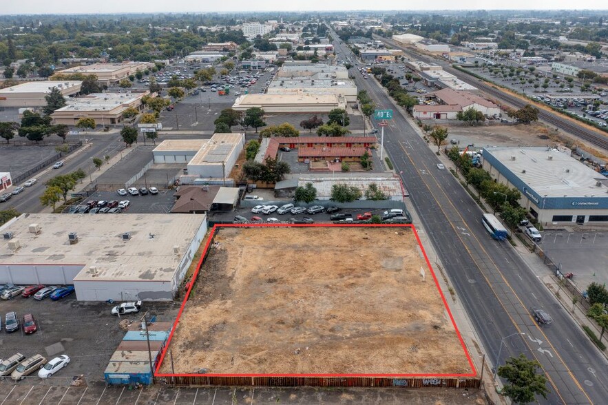 1347 W 16th St, Merced, CA for sale - Aerial - Image 2 of 5