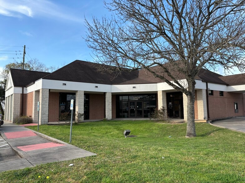 2404 Smith Ranch Rd, Pearland, TX for lease - Building Photo - Image 1 of 7