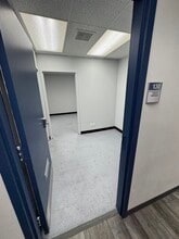 12401 E 43rd St, Independence, MO for lease Interior Photo- Image 1 of 4