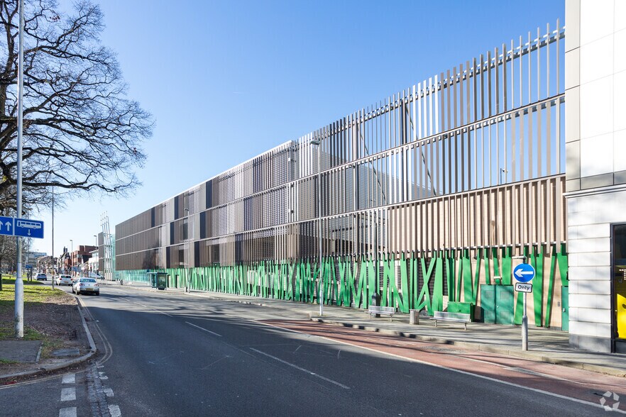 100-104 High St, Crawley for lease - Building Photo - Image 1 of 3