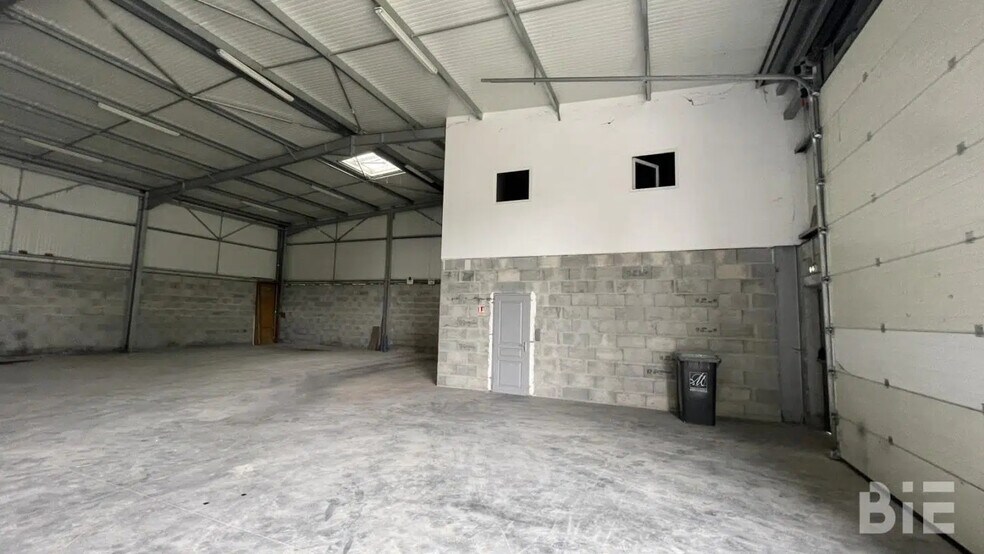 Office in Saucats for lease - Interior Photo - Image 2 of 4