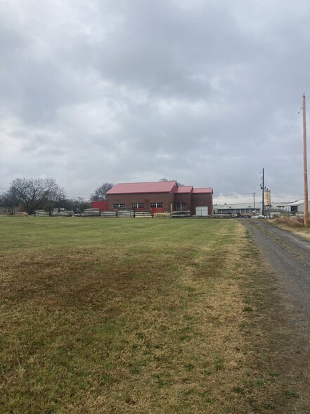 811 & 813 W Lane, Shelbyville, TN 37160 - Industrial for Sale | LoopNet