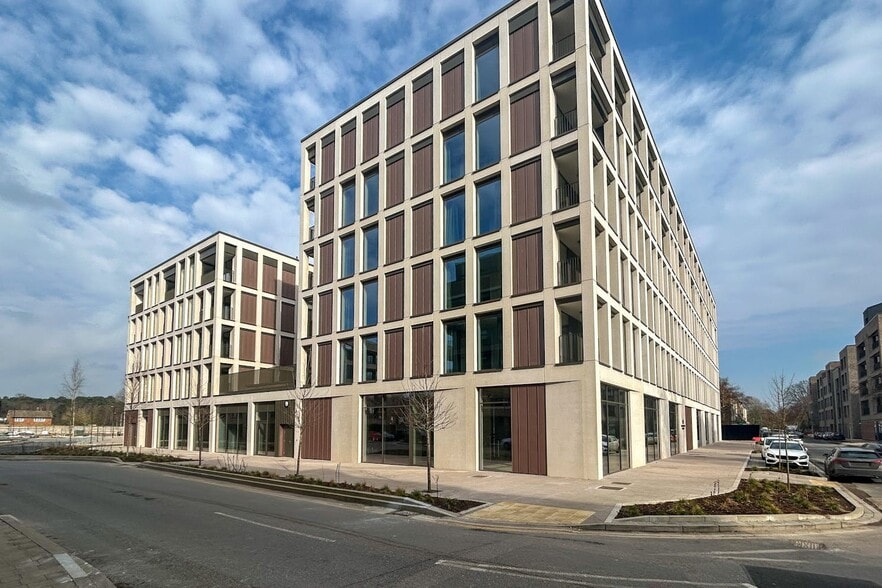 19-21 Dartmouth Av, Woking for lease - Primary Photo - Image 1 of 6