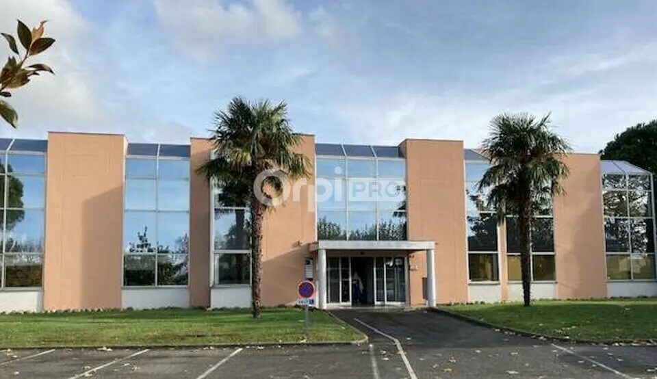 Office in Lons for lease Building Photo- Image 1 of 10