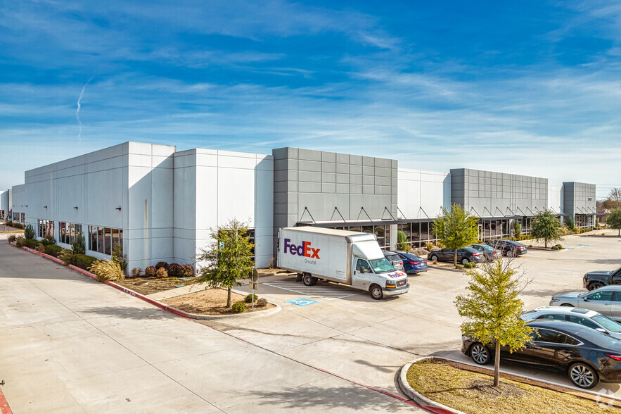 718 S Greenville Ave, Allen, TX for lease - Primary Photo - Image 1 of 4