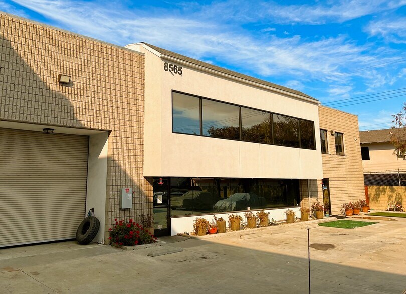 8565 Alondra Blvd, Paramount, CA 90723