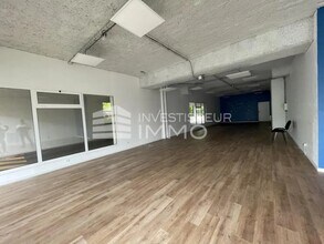 Retail in Sainte-Geneviève-des-Bois for lease Interior Photo- Image 2 of 2