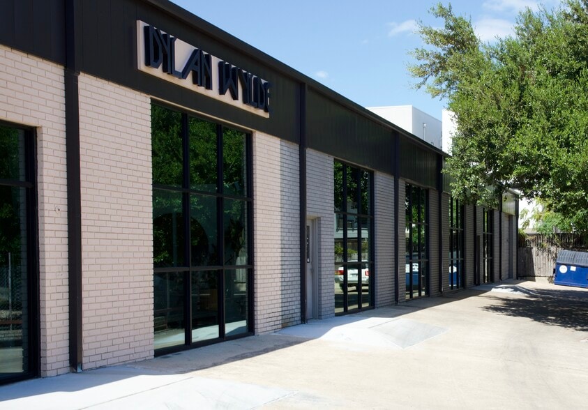 2324 S Lamar Blvd, Austin, TX for lease - Building Photo - Image 1 of 9