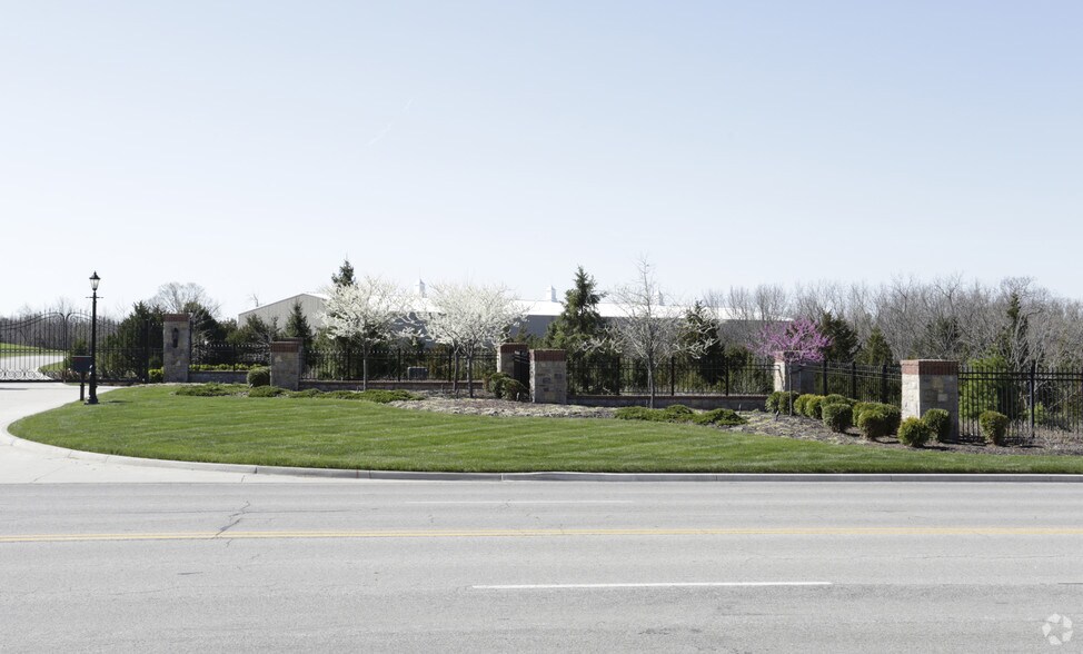 18555 Johnson Dr, Shawnee, KS 66217