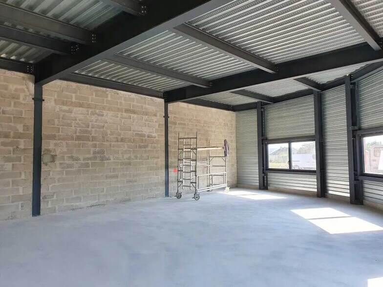 Office in for sale - Building Photo - Image 3 of 16