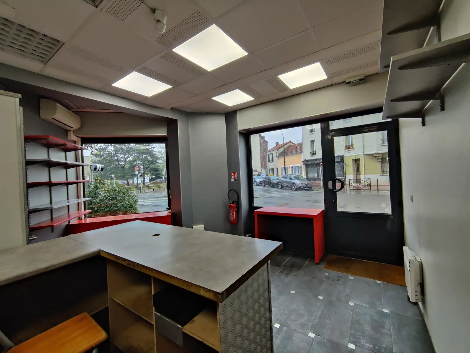 Retail in Saint-Maur-des-Fossés for lease Building Photo- Image 1 of 9