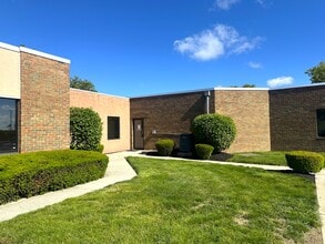 3160-3162 Presidential Dr, Fairborn, OH for lease Building Photo- Image 2 of 8