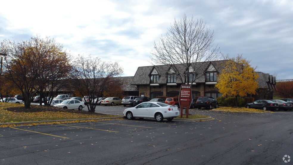 28085 N Ashley Cir, Libertyville, IL for lease - Building Photo - Image 2 of 5