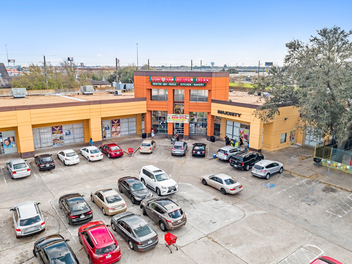 98019819 St, Houston, TX 77036