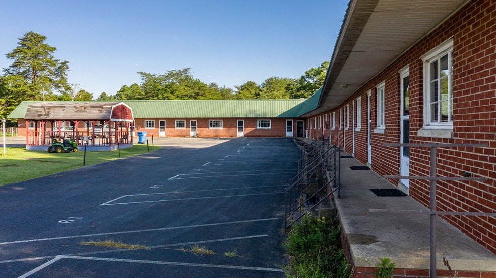 225 Sturgis Rd, Marion, KY for sale - Building Photo - Image 2 of 37