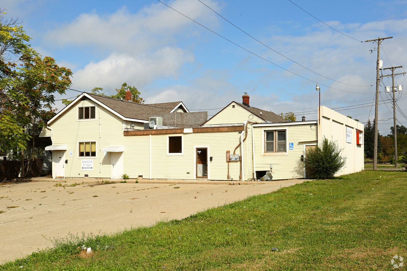 3037 Flushing Rd, Flint, MI 48504