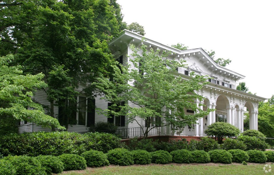 8 St, Greenville, SC 29601