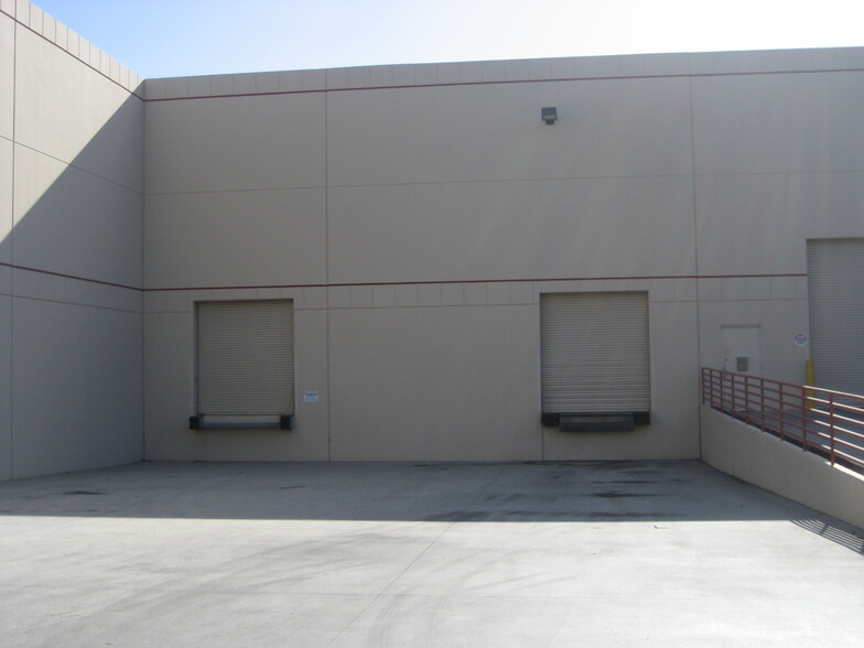 28334 Industry Dr, Valencia, CA for lease - Building Photo - Image 2 of 7