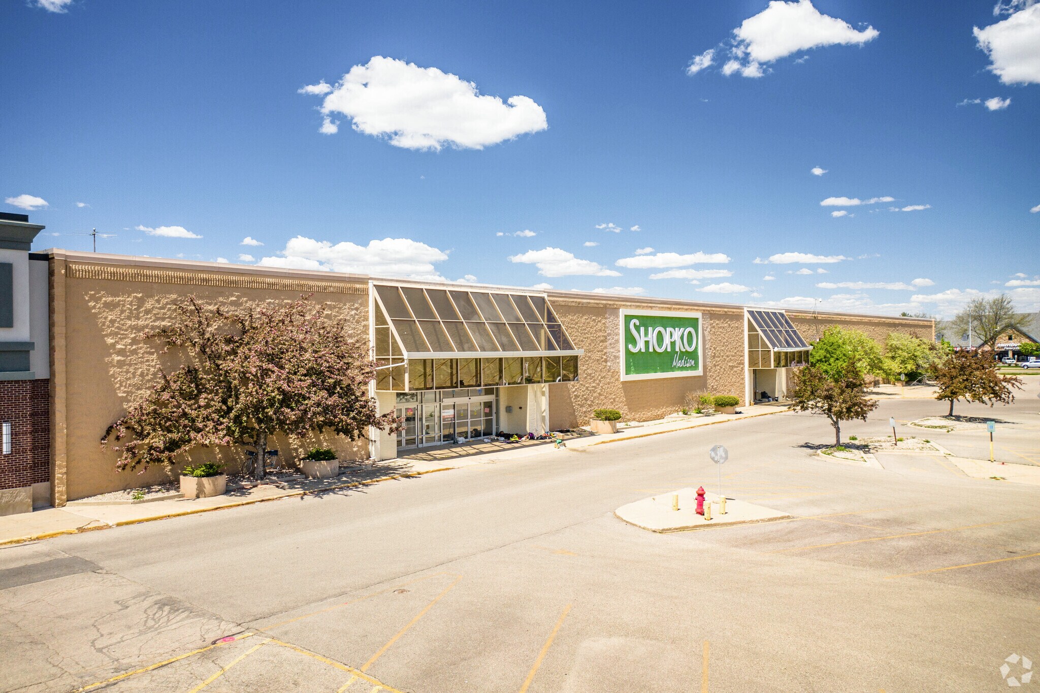 7401 Mineral Point Rd, Madison, WI for sale Primary Photo- Image 1 of 1