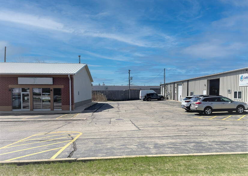 215-227 E Higgins Rd, Gilberts, IL for lease - Building Photo - Image 2 of 5