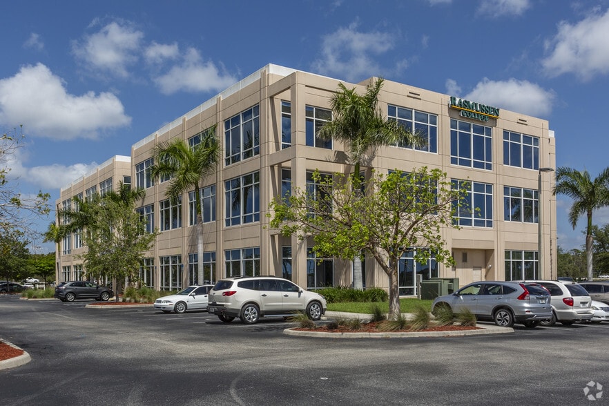 9160 Forum Corporate Pky, Fort Myers, FL for lease - Building Photo - Image 3 of 6