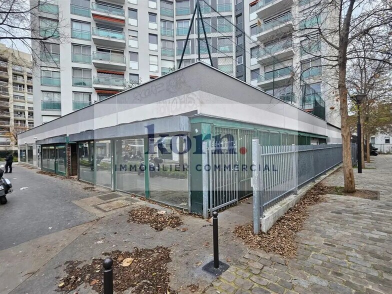 Retail in Paris for lease - Building Photo - Image 1 of 5