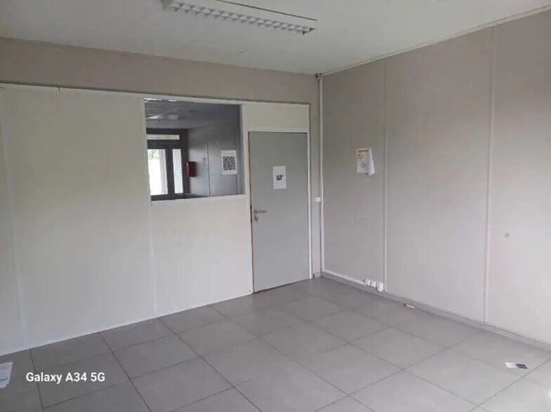 Office in Laon for lease - Building Photo - Image 2 of 3