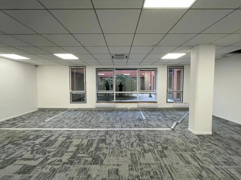 Office in Meudon for lease - Interior Photo - Image 2 of 5