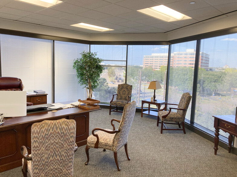 1 Sugar Creek Center Blvd, Sugar Land, TX for lease - Interior Photo - Image 3 of 8