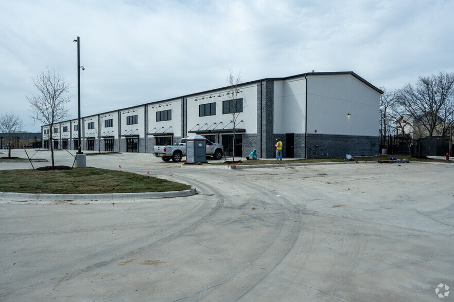 120 Country View Dr, Roanoke, TX for lease - Building Photo - Image 2 of 7