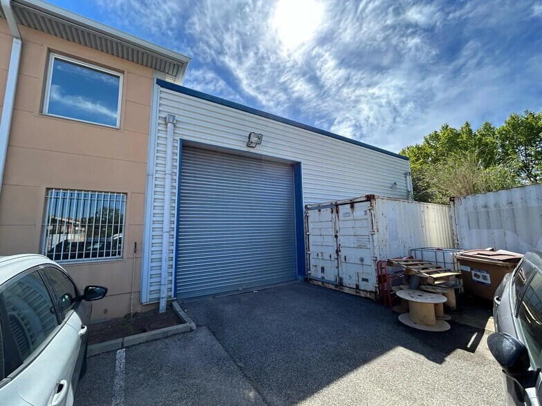 Flex in Marseille for sale - Building Photo - Image 2 of 16