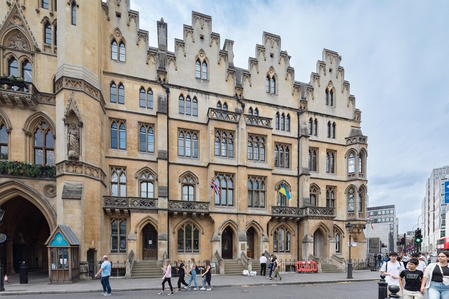 4-8 The Sanctuary, London for lease - Building Photo - Image 1 of 11