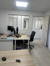Office in Aubagne for lease Interior Photo- Image 2 of 6
