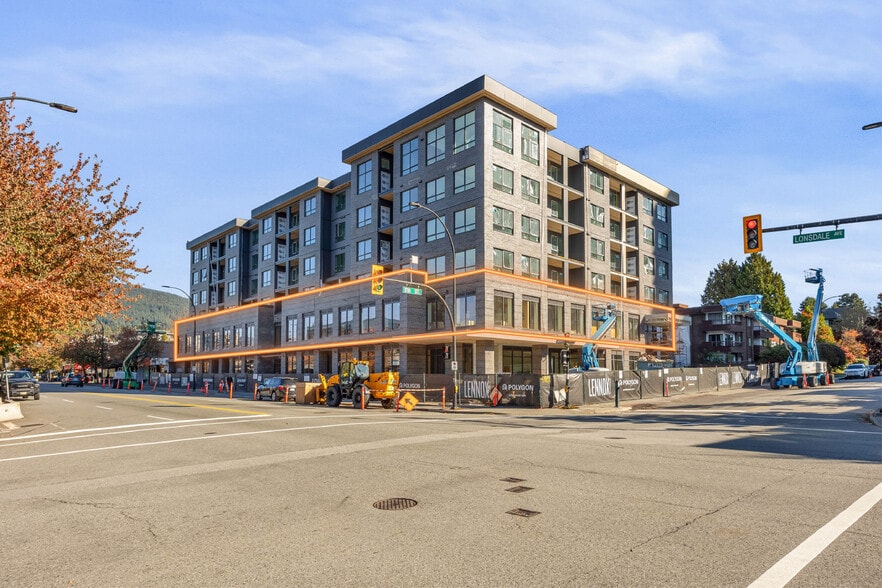 1712 Lonsdale Ave, North Vancouver, BC for sale - Building Photo - Image 2 of 8