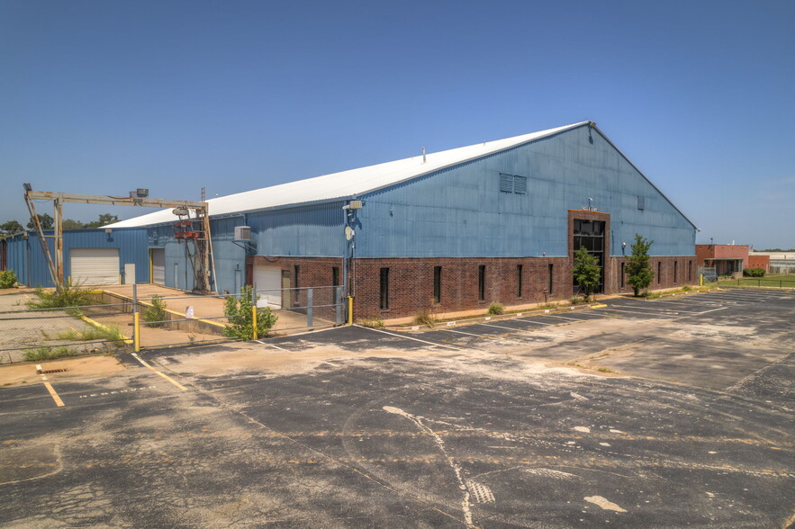 7655 E 41st St, Tulsa, OK for sale - Building Photo - Image 2 of 178