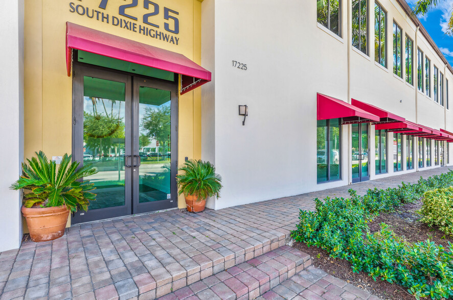 17225 S Dixie Hwy, Palmetto Bay, FL for lease - Building Photo - Image 1 of 8