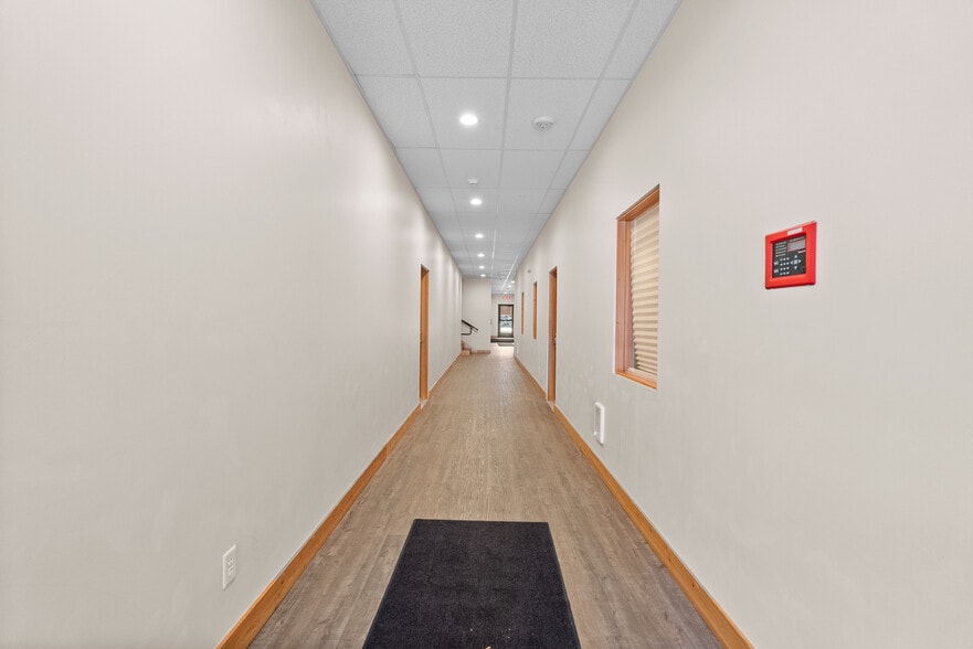 325 Central Ave, Whitefish, MT for sale - Interior Photo - Image 3 of 45