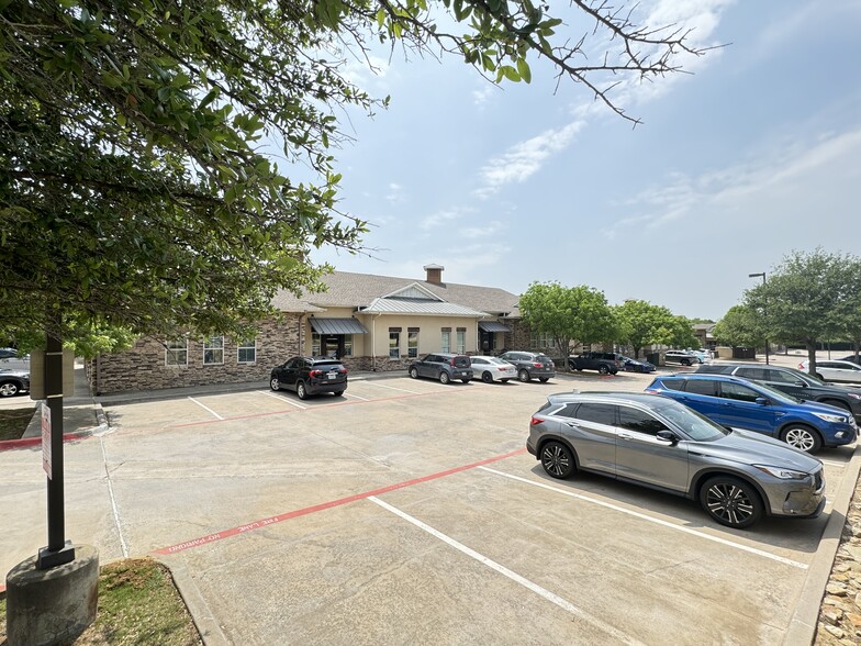 1011 Surrey Ln, Flower Mound, TX for lease - Building Photo - Image 2 of 13