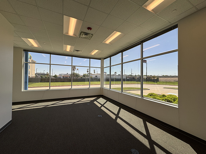 30 Esplanade Blvd, Houston, TX for lease - Interior Photo - Image 1 of 5