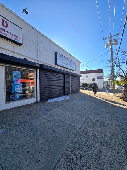 1155-1157 Hempstead Tpke, Franklin Square, NY for lease - Building Photo - Image 2 of 2