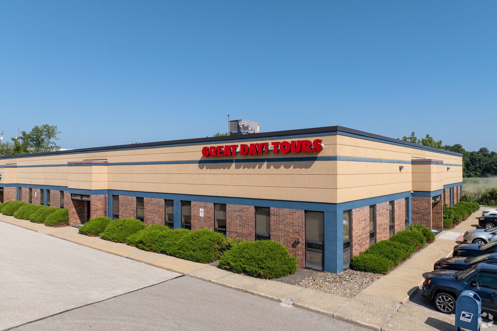 301-385 Treeworth Blvd, Broadview Heights, OH for sale Primary Photo- Image 1 of 1