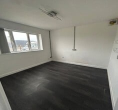 Darby Clos, Swindon for lease Interior Photo- Image 2 of 4